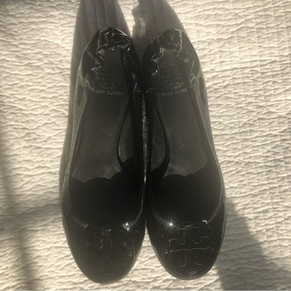 Tory Burch Patent Leather Reva Flat - Picture 2 of 8